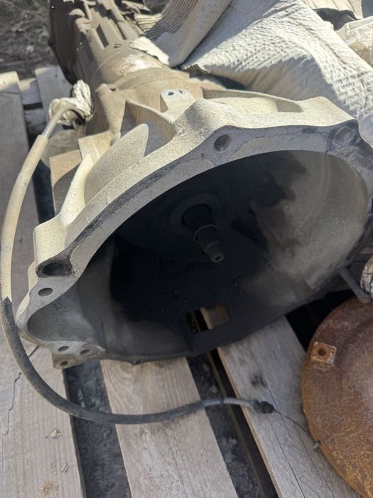 Продам коробку механику на сузуки гранд витара 2003 года !рабочай