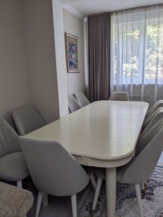 Продам комплект стол стулья.