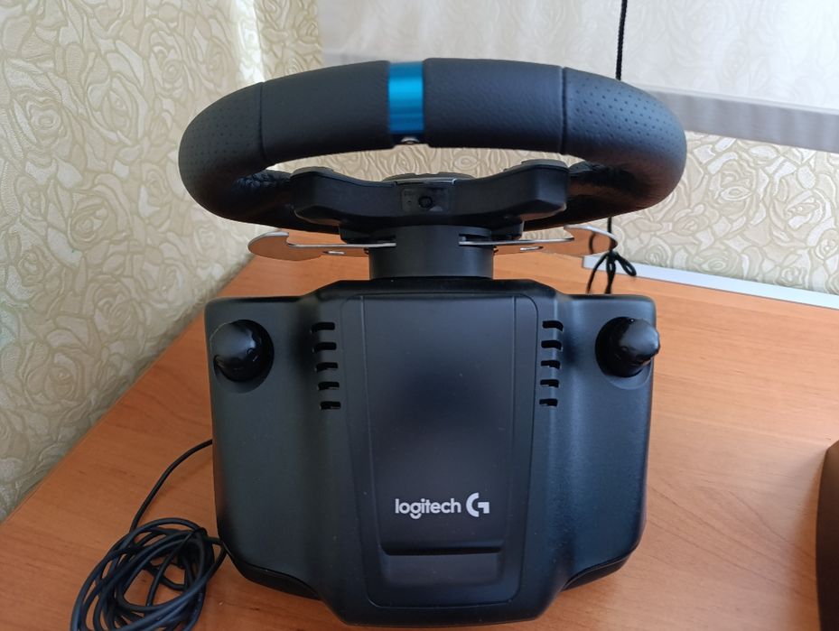 Продам руль с педалью G29