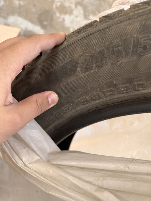 Продается шины зимние 285/50r20