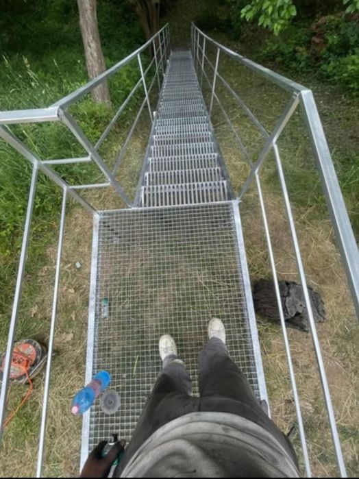 Scari metalice zincate facem la comanda ne deplasam in toată România