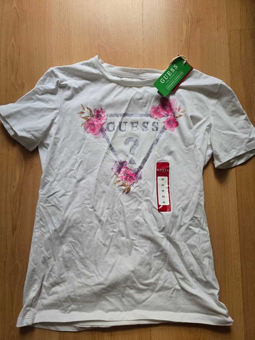 НОВА Guess оригинална тениска (Размер М) с етикет