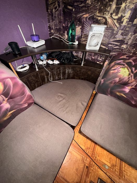 Отдам диван. Угловой. Самовывоз.