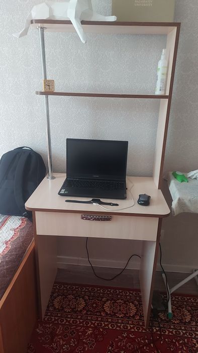 Продам компьютерный стол