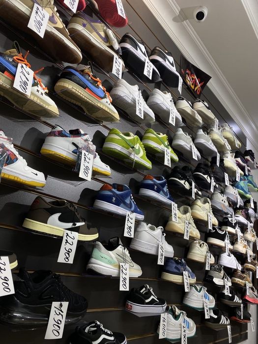 Кроссовки / Вещи ниже себестоимости