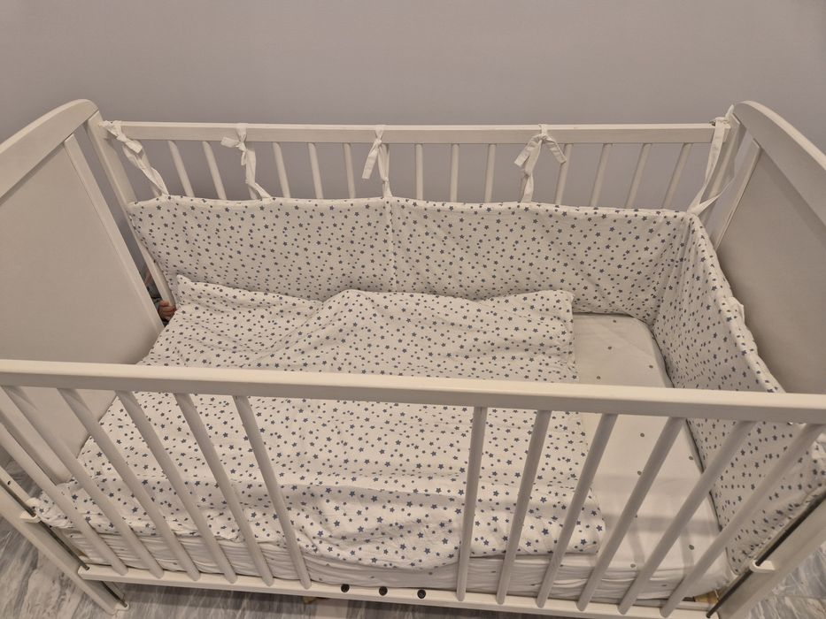 Patut lemn Babyneeds, Timmi, 120x60 cm, Inaltime saltea reglabila pe 3 nivele, Alb + Saltea 10 cm