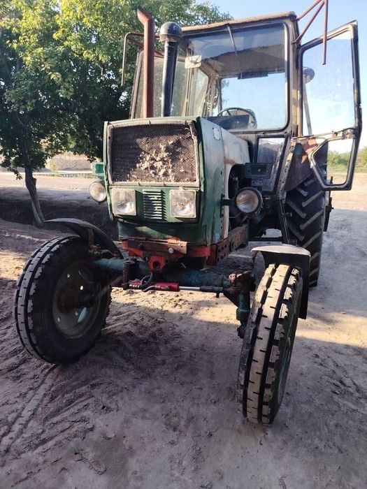 Yumz traktor sotiladi