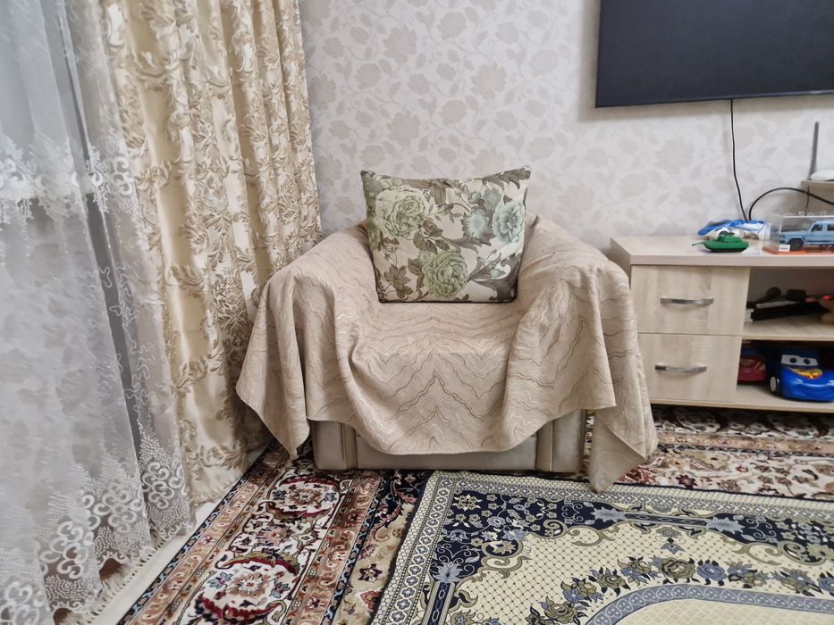 Диван с двумя креслами