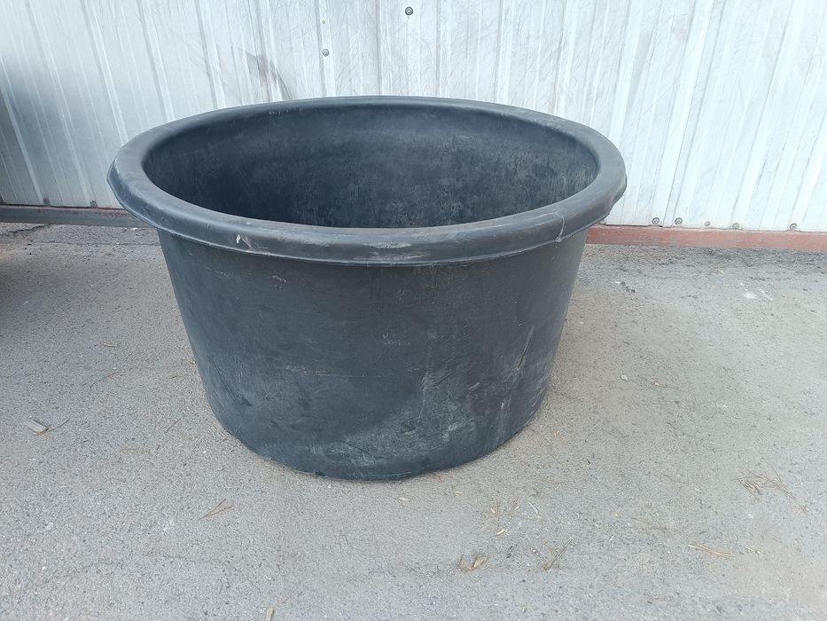 Продам вазон пластиковый большой