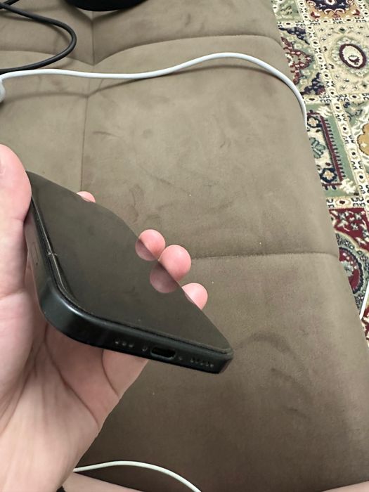 Продаю Айфон 15