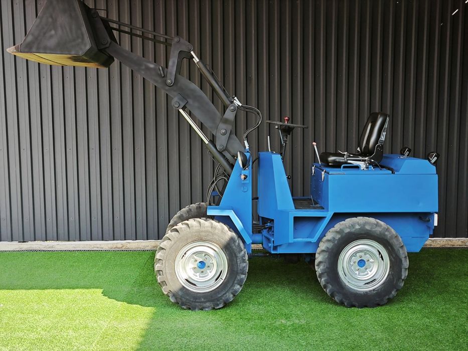 Погрузчик мини фронтальный ( трактор )