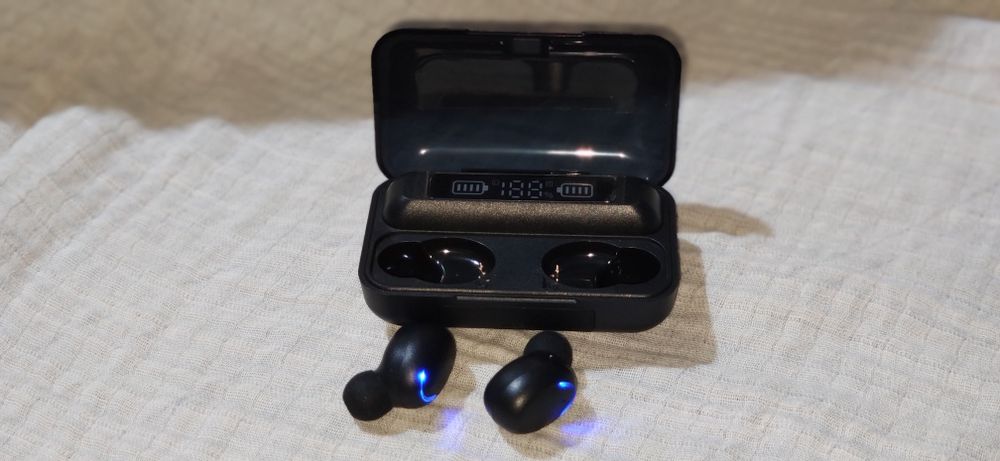 Безжични слушалки със опция зареждане на телефон