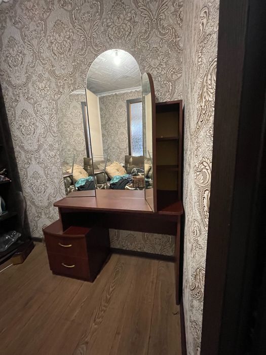 Туалетный столик трюмо с зеркалом