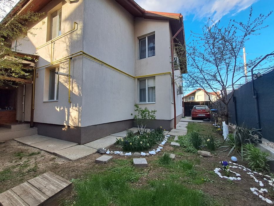 Apartament 3camere+curte+terasa din lemn