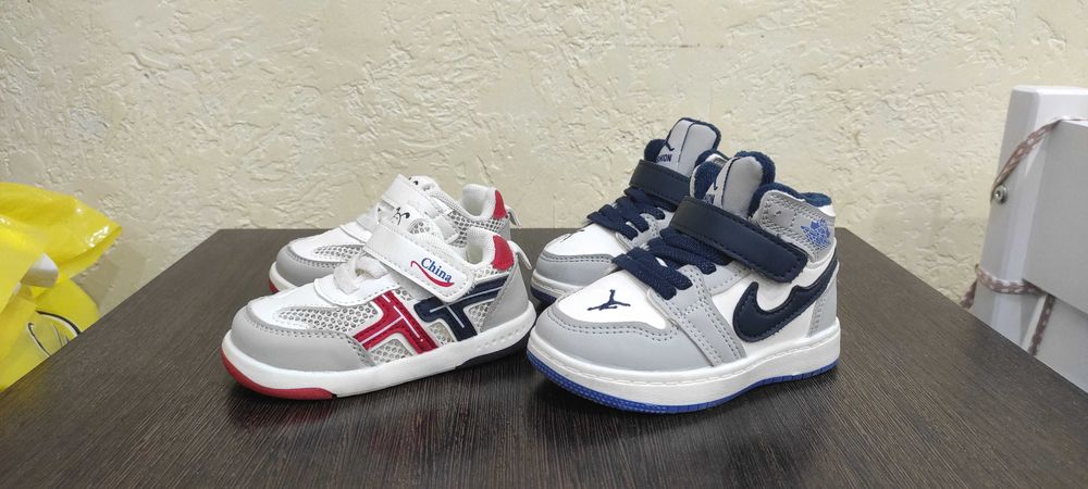 Продам детскую обувь: ботинки, кроссовки