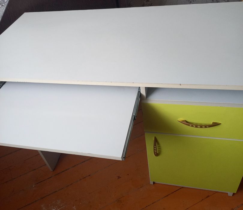 Продам мебель цв салатный