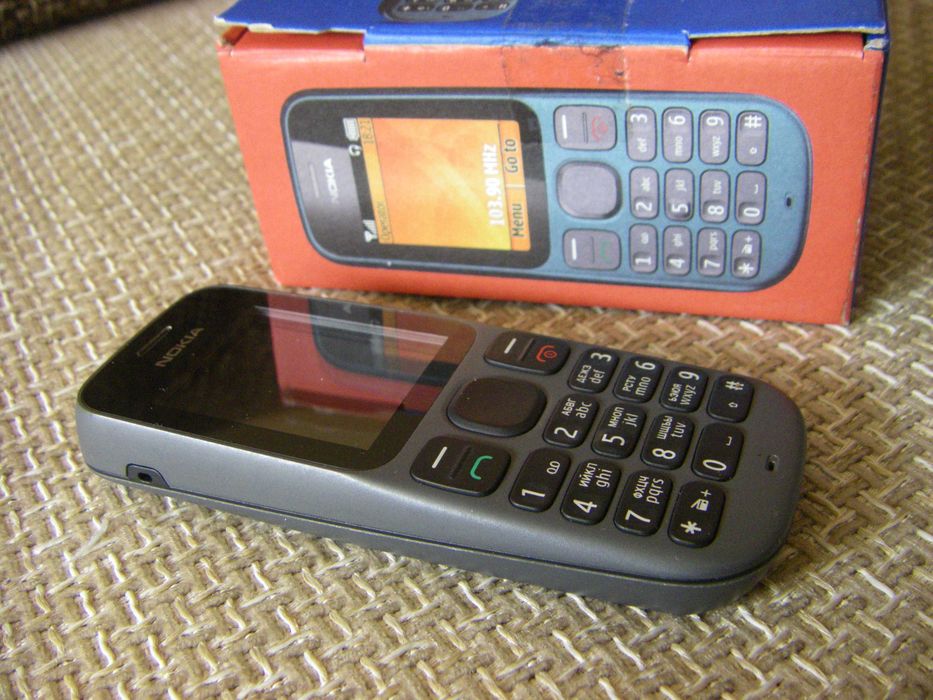 Нов ретро мобилен телефон Nokia 100