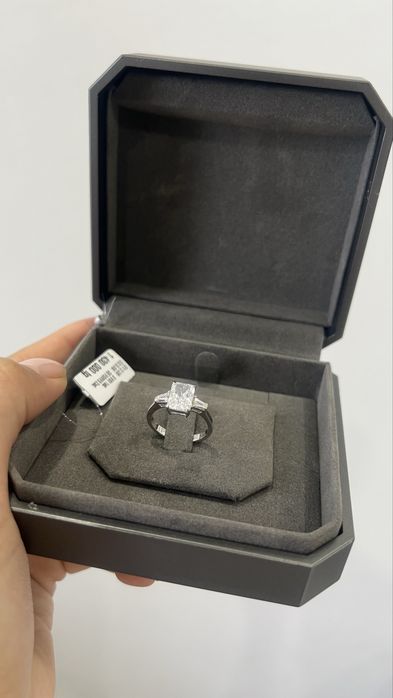 Кольцо бриллиантовое