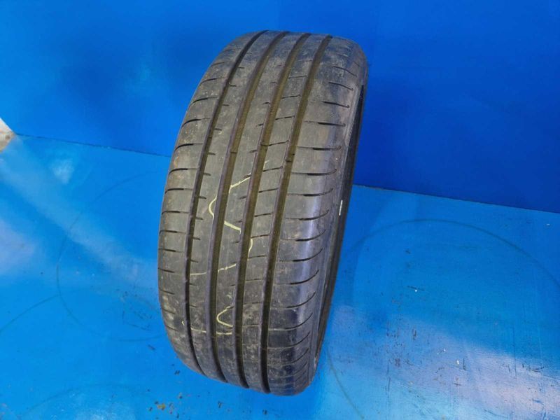 1х Goodyear R19 235/45
лятна гума DOT0922