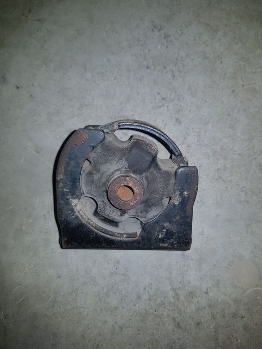 Подушка двигателя Рав 4 (2002 г.в.)