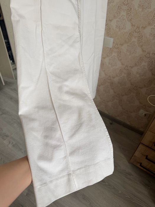 Женские белые джинсы