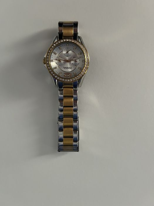 Ceas dama Fossil, ft bine intretinut, nu prezinta urme de uzura.