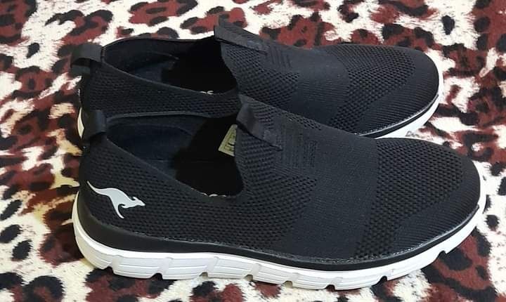 Vând urgent adidași cangoroos nr,38