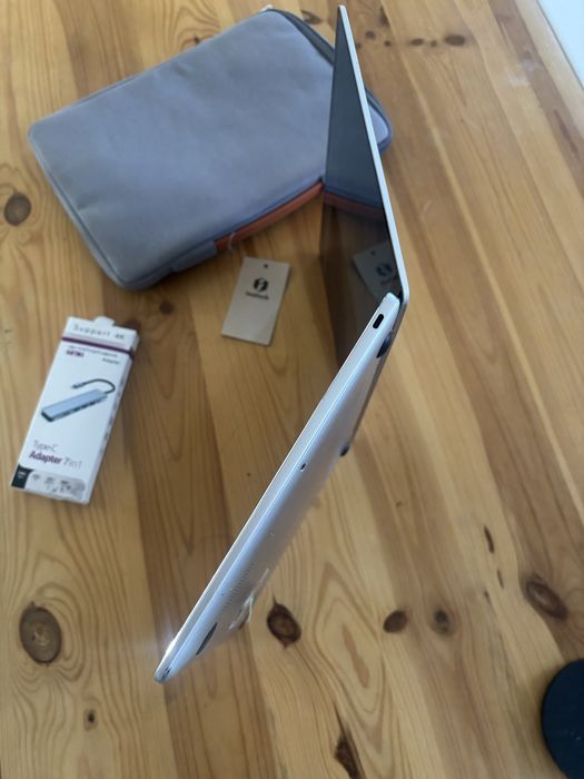 Laptop Huawei Matebook 13• i7-8565U• Display 2K ( 13 inch) • 237 cicluri• geanta noua si Hub 7 in 1