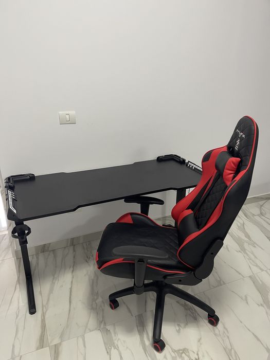 Vând Scaun + Birou Gaming