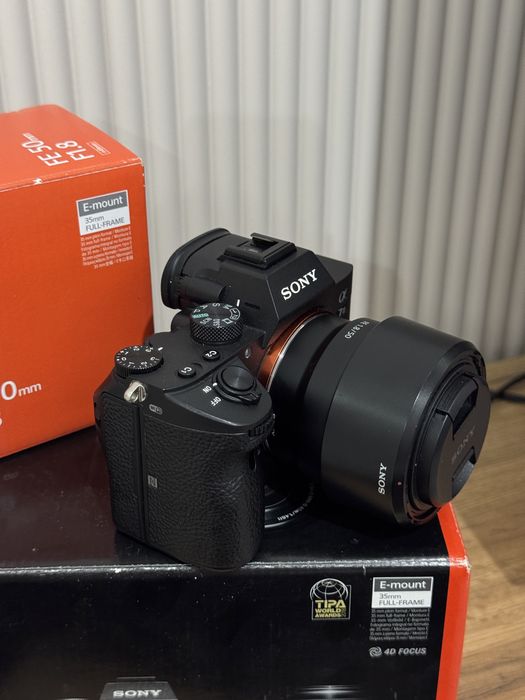 Продам Sony A7 iii с объективом 50 mm