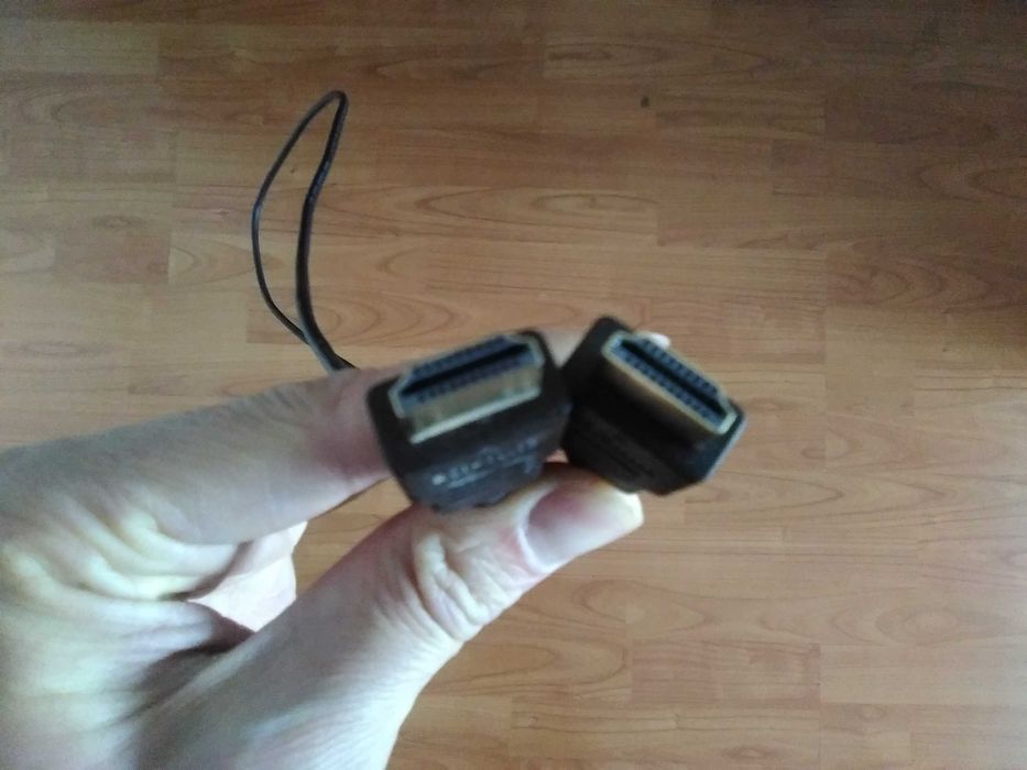 Продавам три кабела.