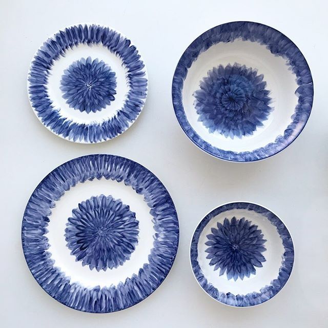 Продам тарелки с узором .