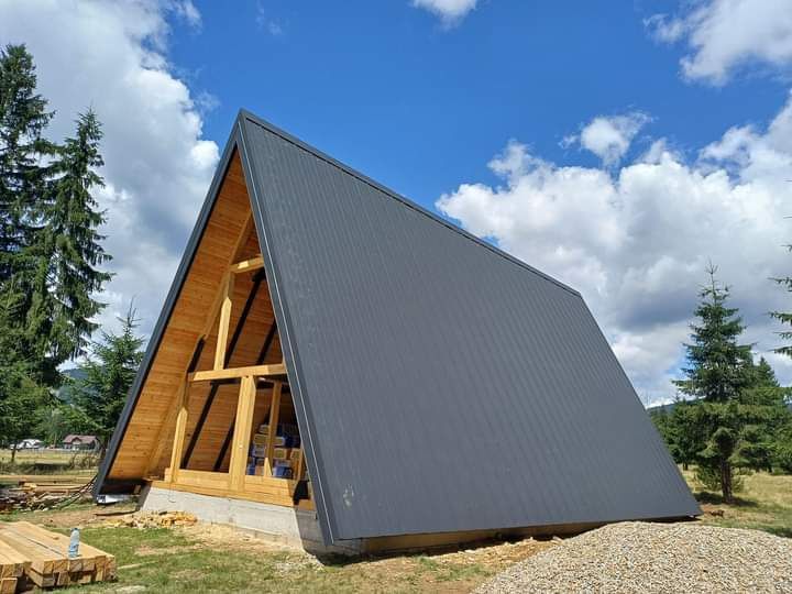 În prezent, casele A-frame pe structură metalică sunt foarte confortab