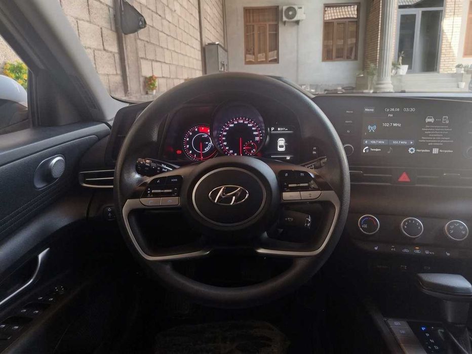 Hyundai Elantra 1,6 motor 90,800 km benzin