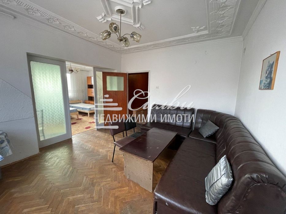 Продава се Четиристаен апартамент в Шумен, Пазара - 133 кв.м за 844 €/кв.м - Снимка #2