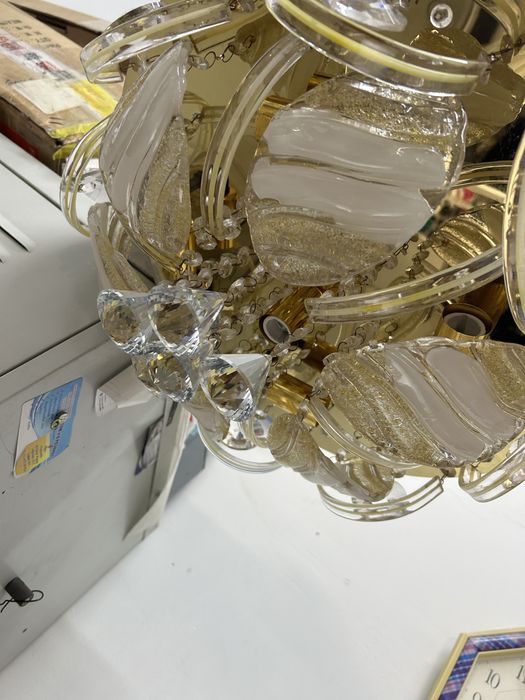 Люстра хорошая с пультом