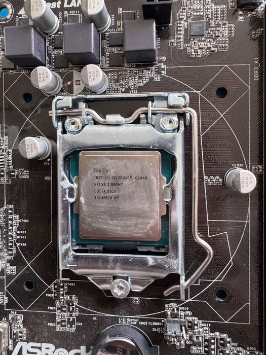 Дъно Asrock H81M-VG4 + Intel Celeron G1840 + 4GB DDR3 + 450W Захранване