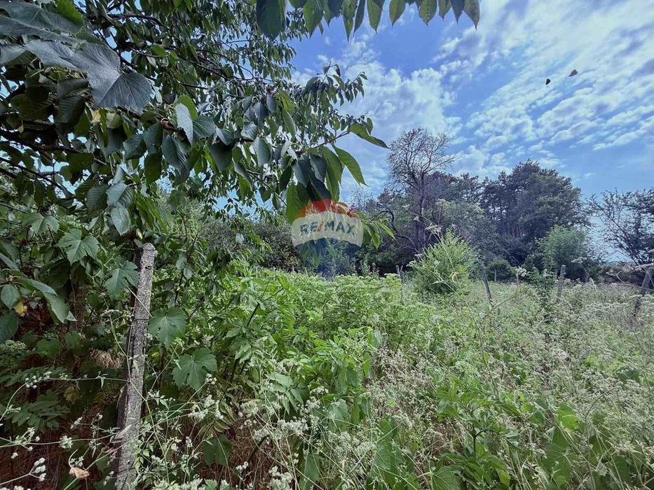 Парцел с къща,ток и вода за продажба, общ.Балчик, Я.И.