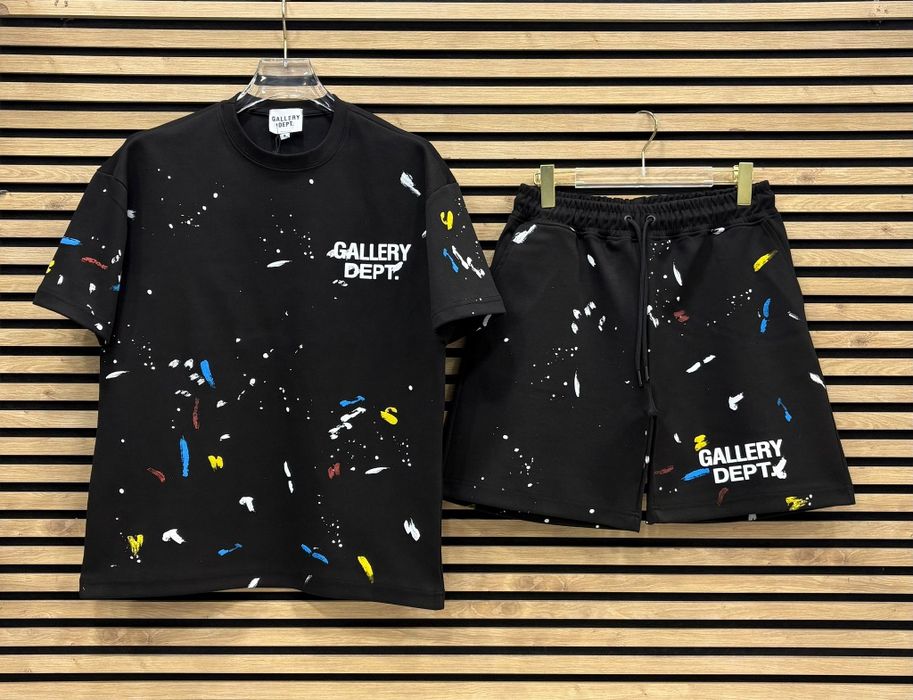 Compleu alb negru Gallery dept  / Essentials  / syna world