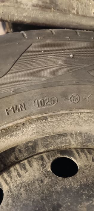 Продам резину летнюю 15 на дисках.