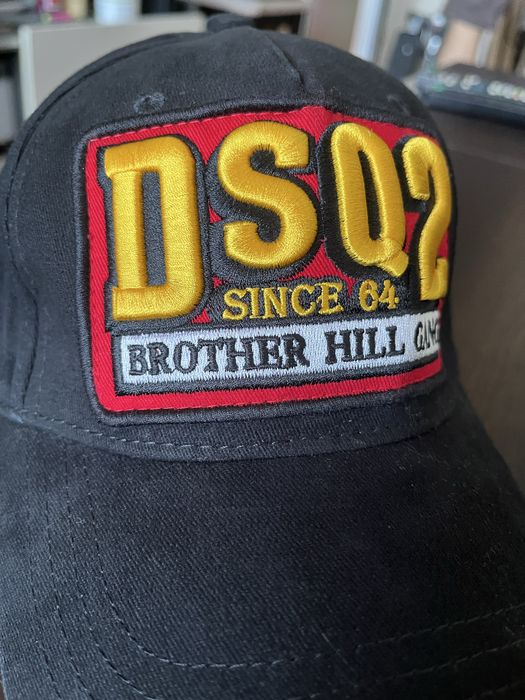 Шапка с козирка DSQ2