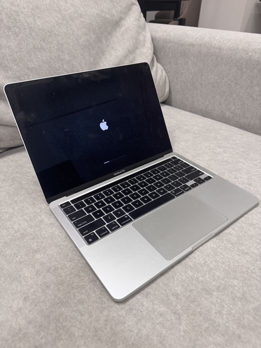 Продам MacBook Pro 13″ на чипе Apple M1.
