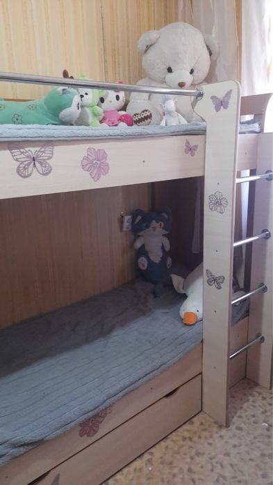 Продам кровать двухярусную