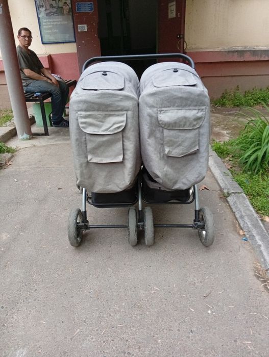 Коляска для двойшяшек