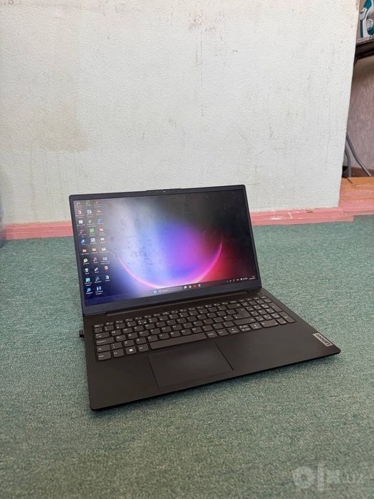 Lenovo noutbuk sotiladi