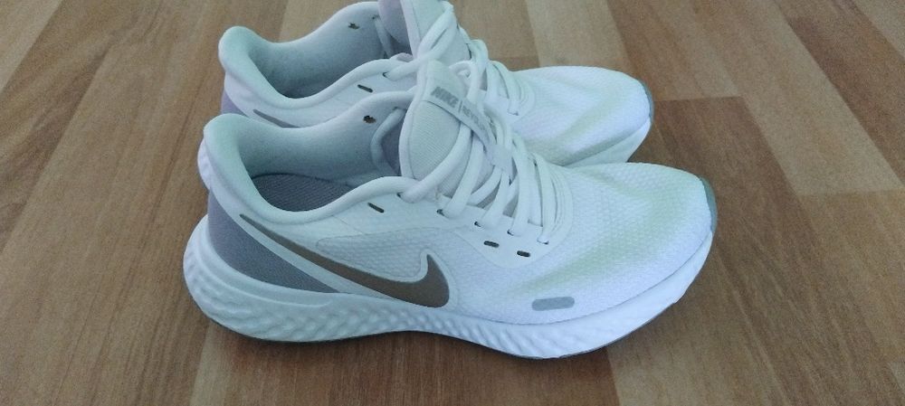 Дамски маратонки Nike