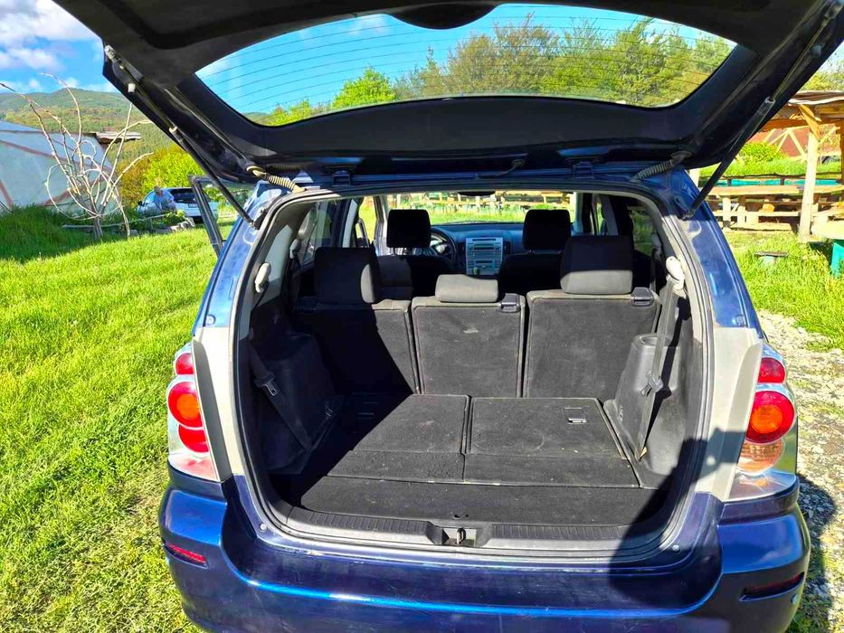 Toyota Corolla Verso 2005 газ икономична