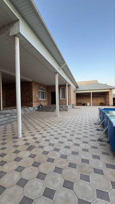 Үй сатылады.