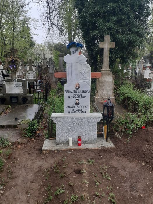 Cruci pentru  locuri de veci