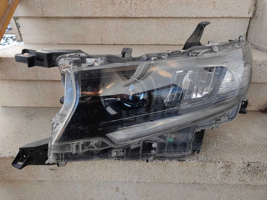 Фар Toyota Land Cruiser FJ150 Prado LED ляв